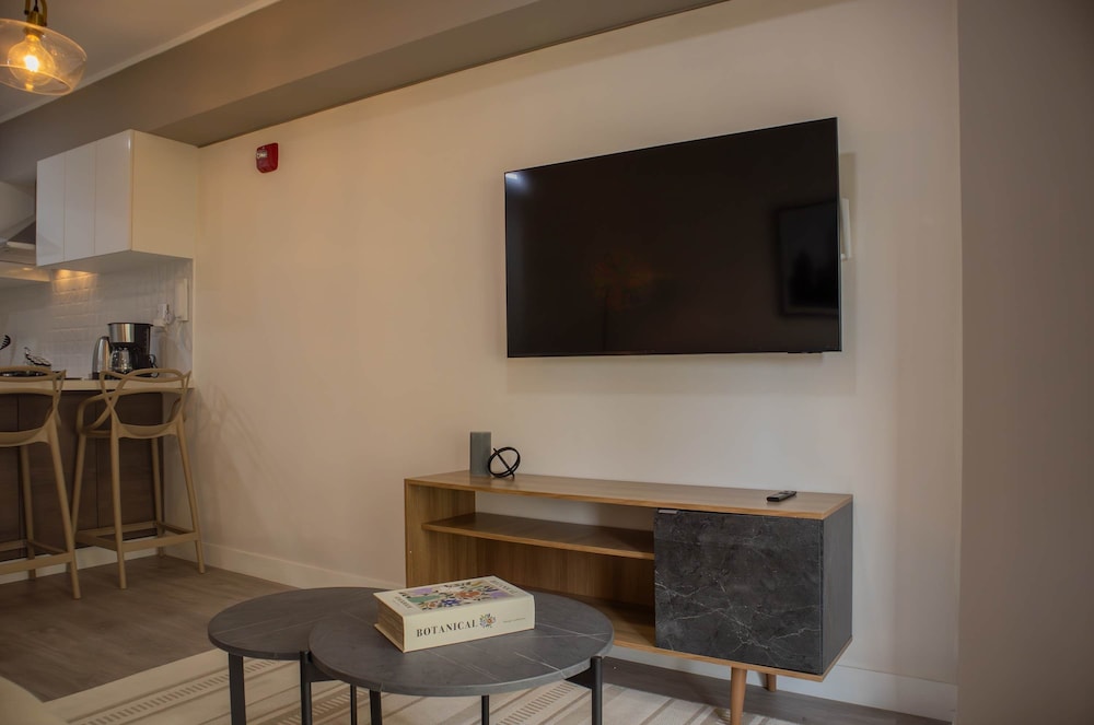 w Distinctive 1BR w Balcony in Barranco