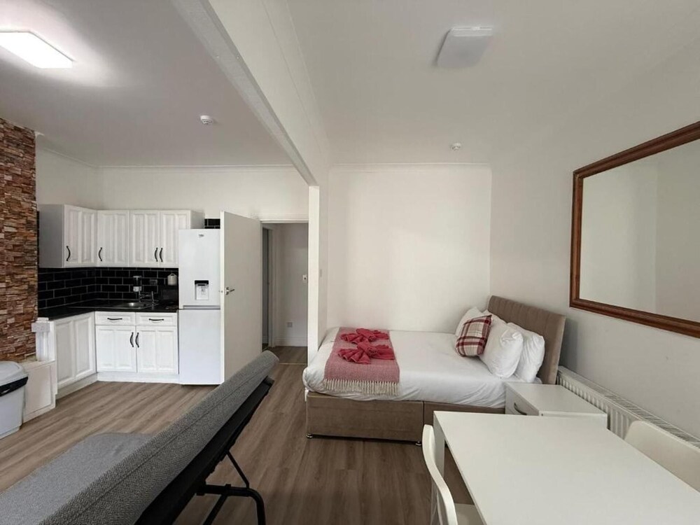 Blackpool - Apartment - Sleeps 6- Coastal Stay