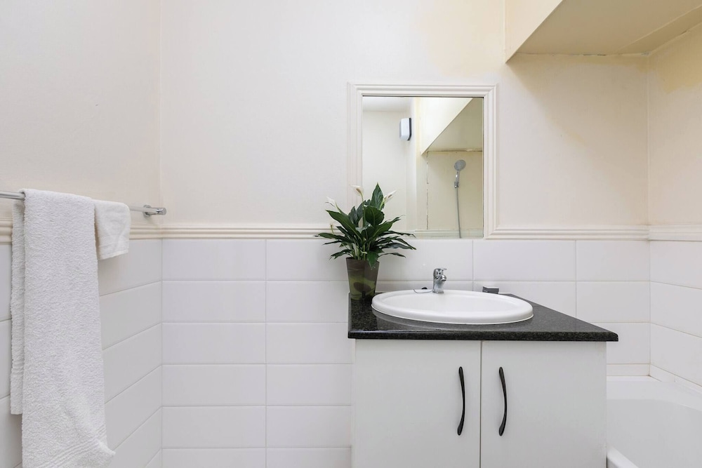 2bed in Sandton City