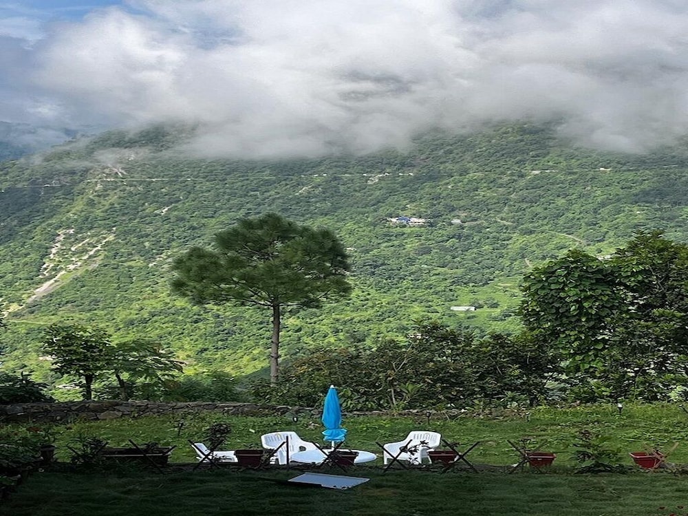 Bougainvilla Mountain Retreat