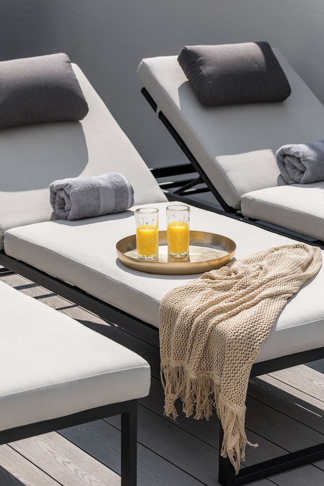 Villa Palace Al Nera Luxurius at sea With 2 Swimming Pools Saunas