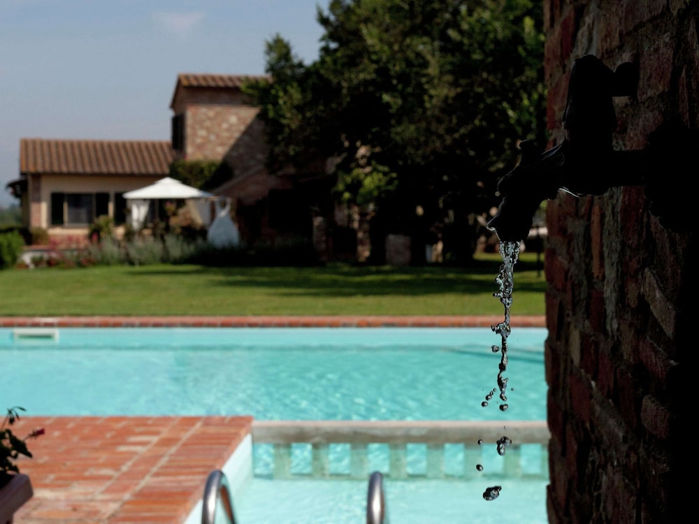 Modern Holiday Home in Foiano Della Chiana With Pool
