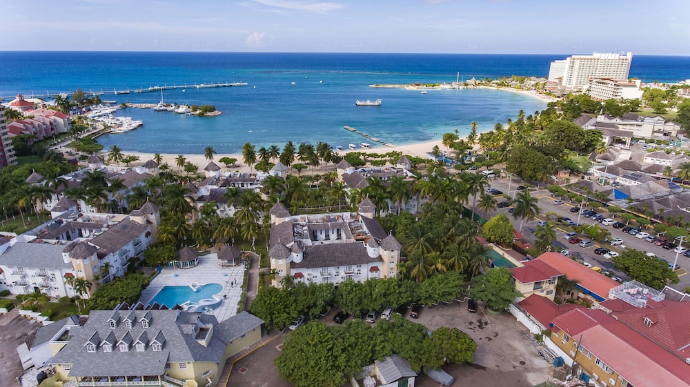 Sky Blue Beach Studio at Turtle Towers