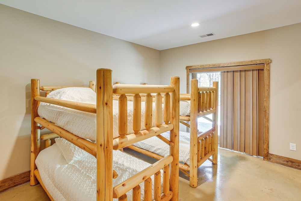 Spacious Group Getaway Near Cumberland River!