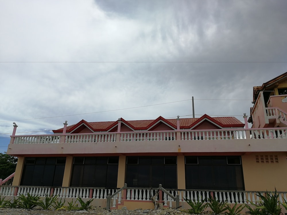 Beachview Pink Lodge