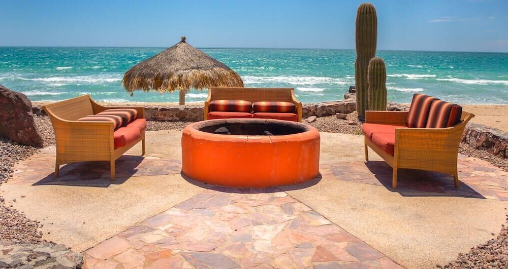Stylish Condo With Serene Beach Infinity Pool