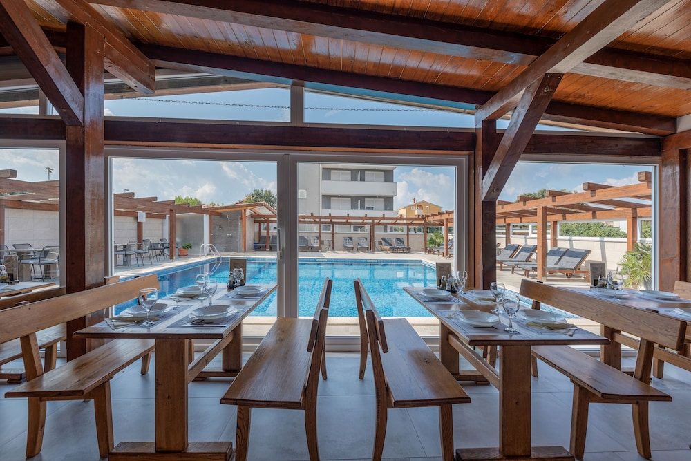 Aparthotel Plat