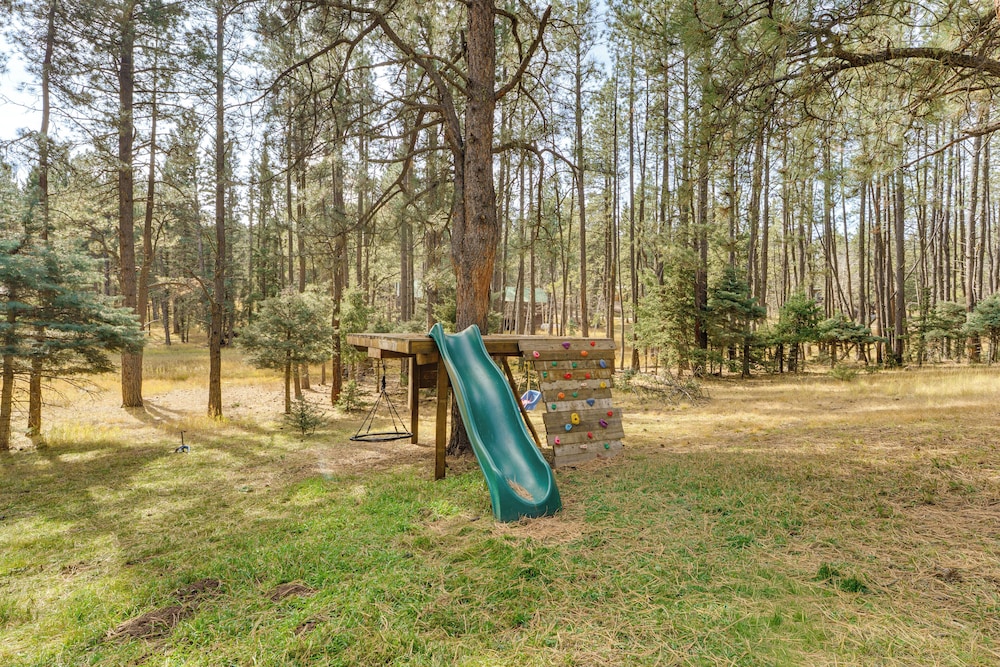 4 Mi to Angel Fire Resort: Home w/ Fire Pit!