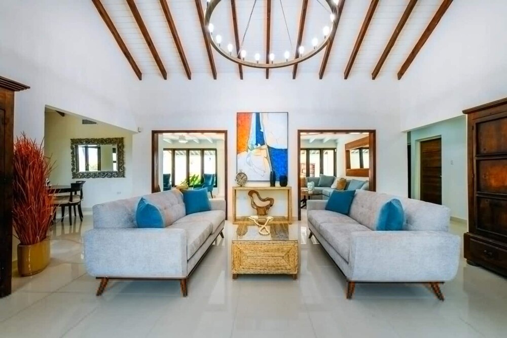 Blue Makini Villa in Noord