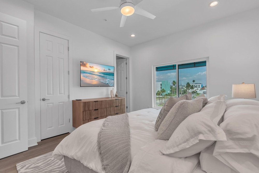 Azul Townhomes A3 - Sunrise