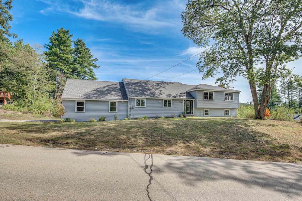 Golf, Hike & Explore: Family Home in Pembroke!
