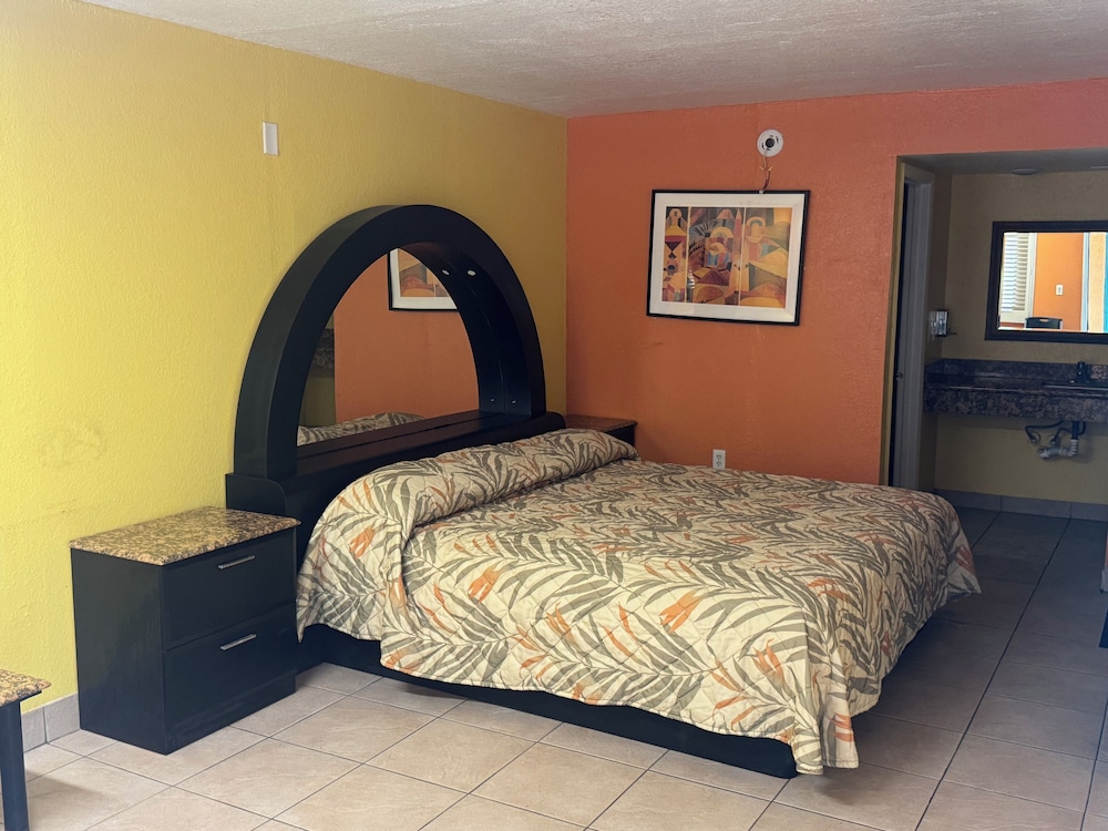 Apollo Inn