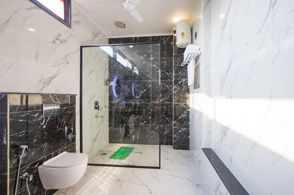 ELIVAAS Ivory Estate Pet-friendly Farm