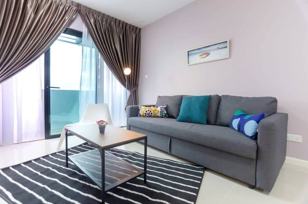 A Stylish & Cozy Suite in Suasana JB