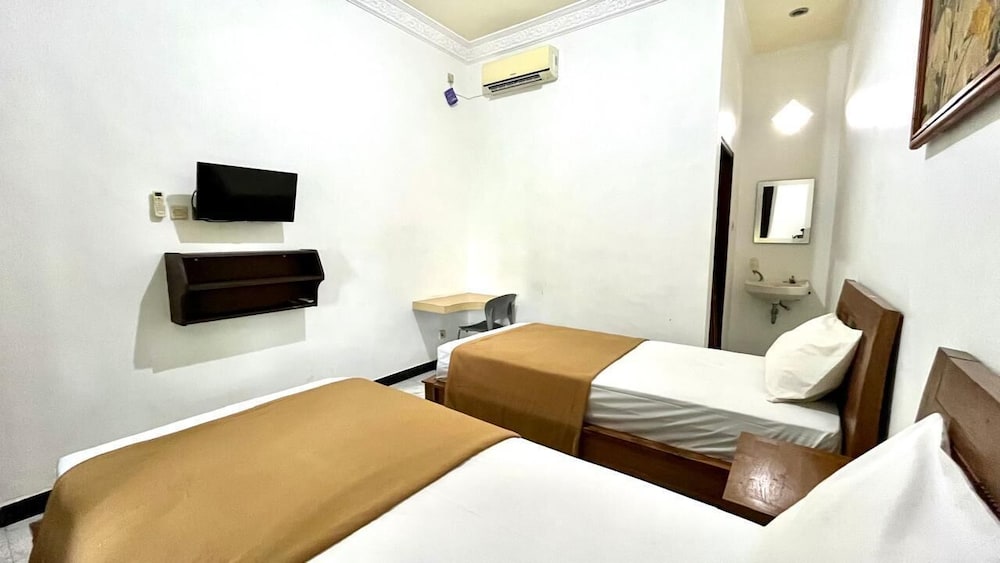 Adhya Guest House