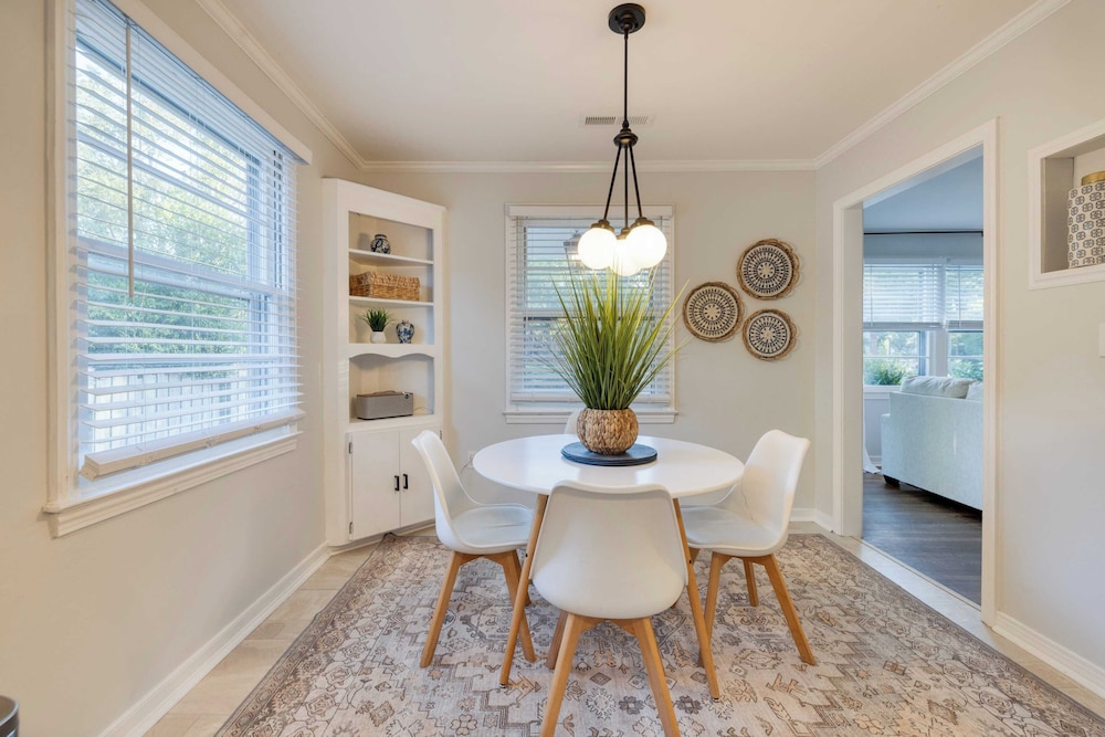 Arsenal Buyout by Avantstay 2 Homes Near Sullivans Island w/ Outdoor Dining