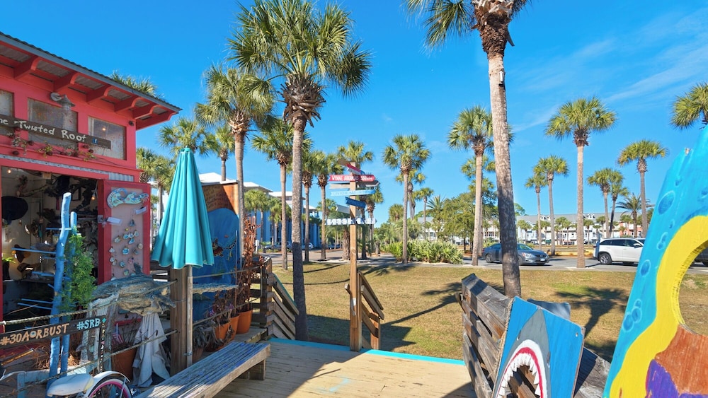 5BR Getaway w/ Private Pool, Golf Cart, 4 Bikes & 30A Convenience!