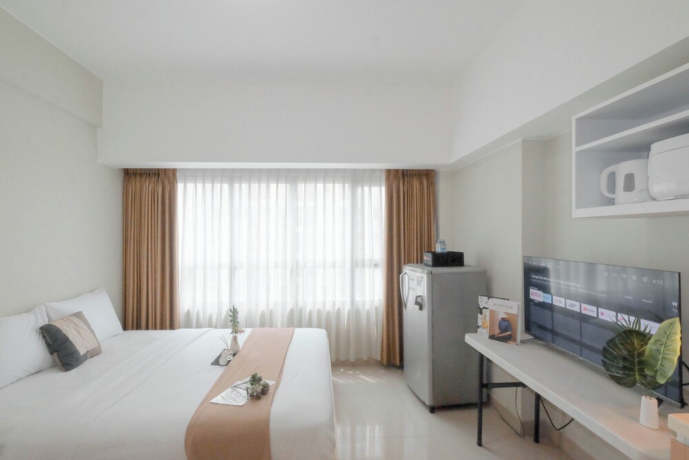 Comfortable Design Studio At Springlake Summarecon Bekasi Apartment