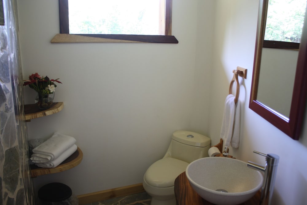 Macaw Lodge