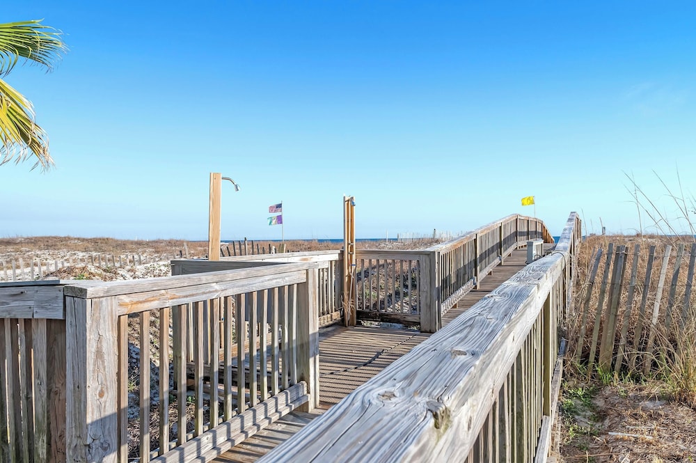 Gulf Views & Pools: Beachfront Island Tower Condo
