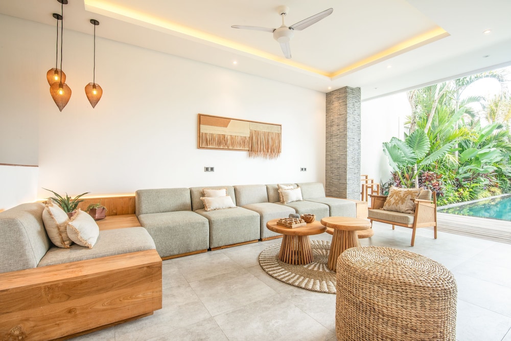 sol N1 Incredible 4 Bds Villa Near Finns Club