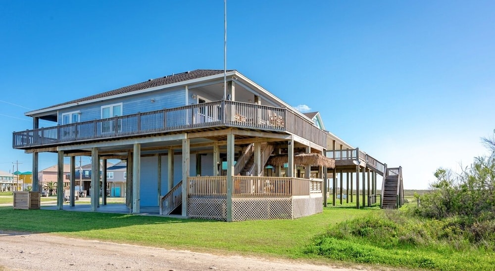 Just One More Day 4 Bedroom Home by RedAwning