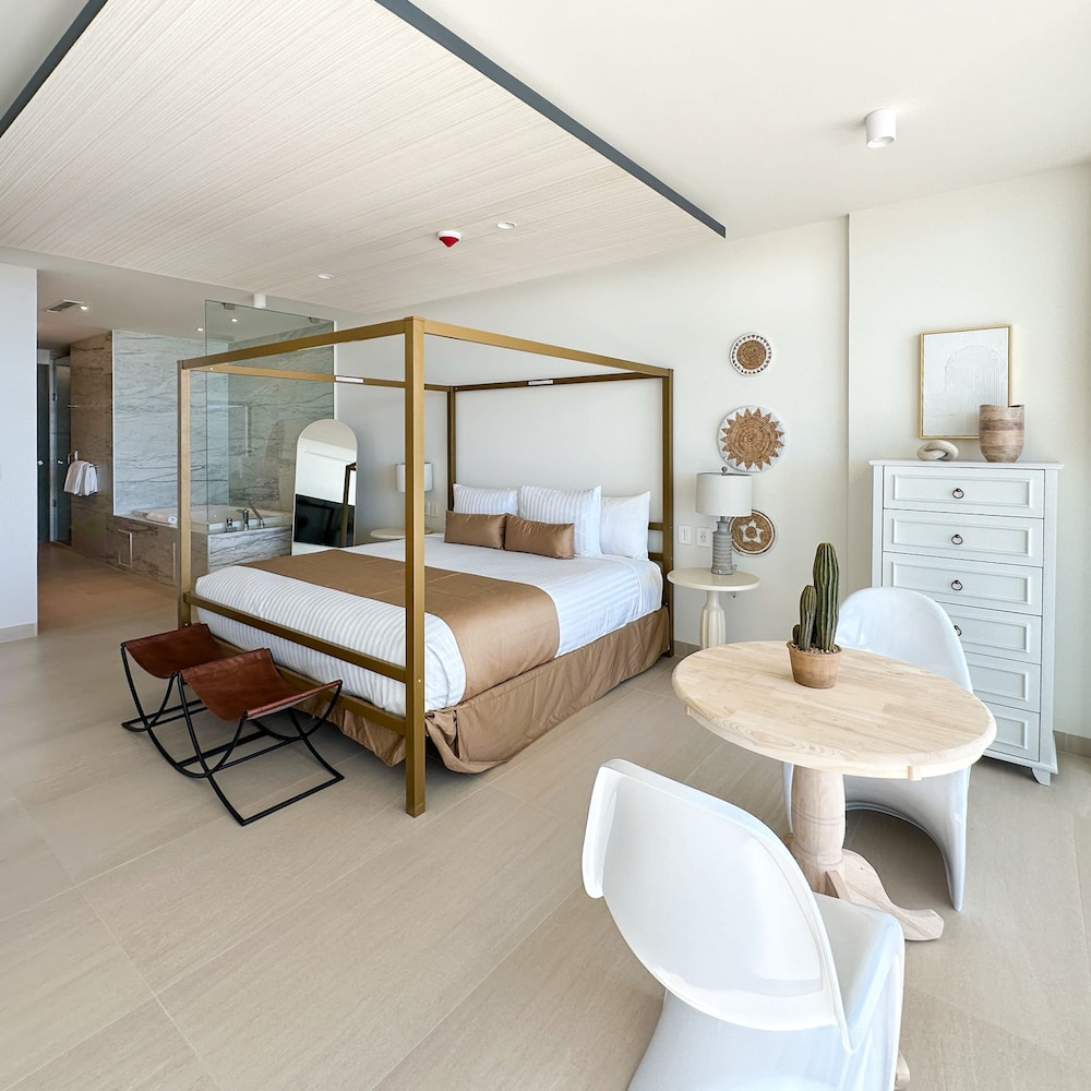 Has it all Beachfront Retreat With Stunning Views