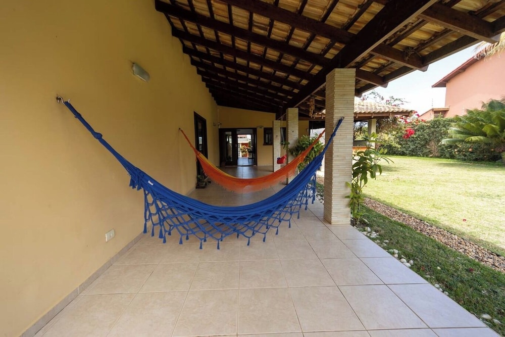 Casa com rea Gourmet e Quintal a 200 m da Praia