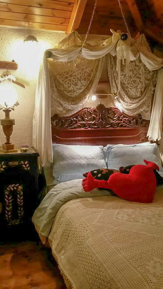 Family Abode for Vacation in Arachova - Property Image 2