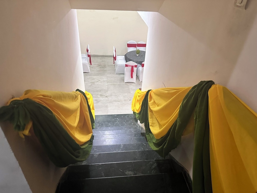 Hotel Ashray Noida