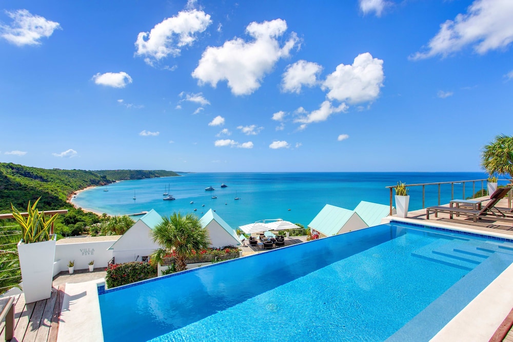 6 BR Villa On Crocus Bay With Pool Concierge - Image 1