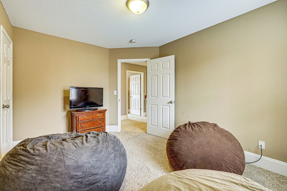 Wooded Trail On-site, Spacious Simpsonville Home