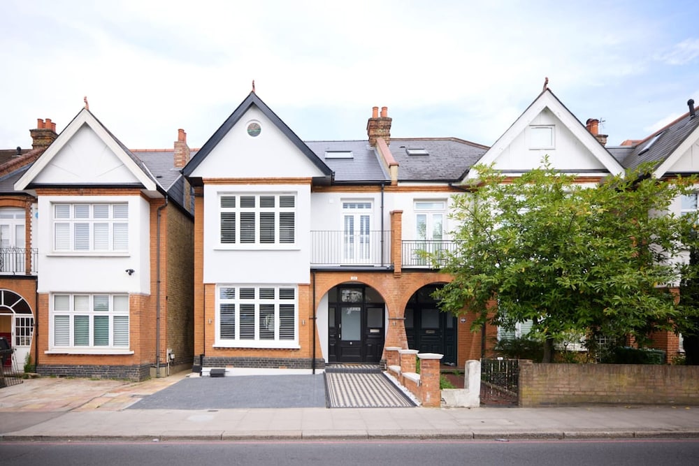 The Roehampton Place - Elegant 5bdr House With Garden Parking