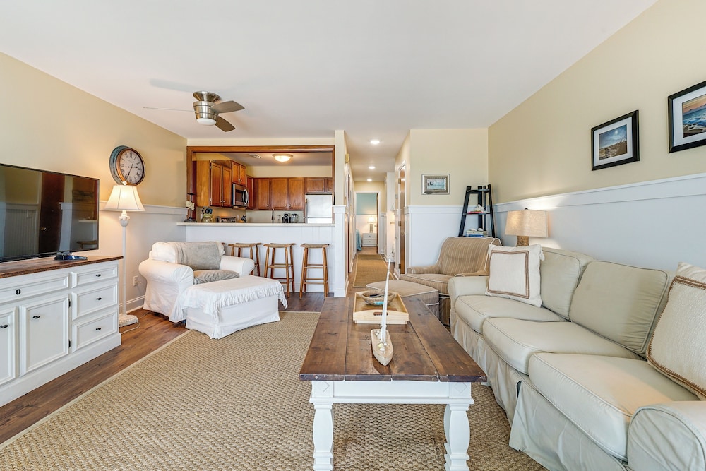 Sandy Oceanfront 2nd FL 1BR W/pool at The Riggings