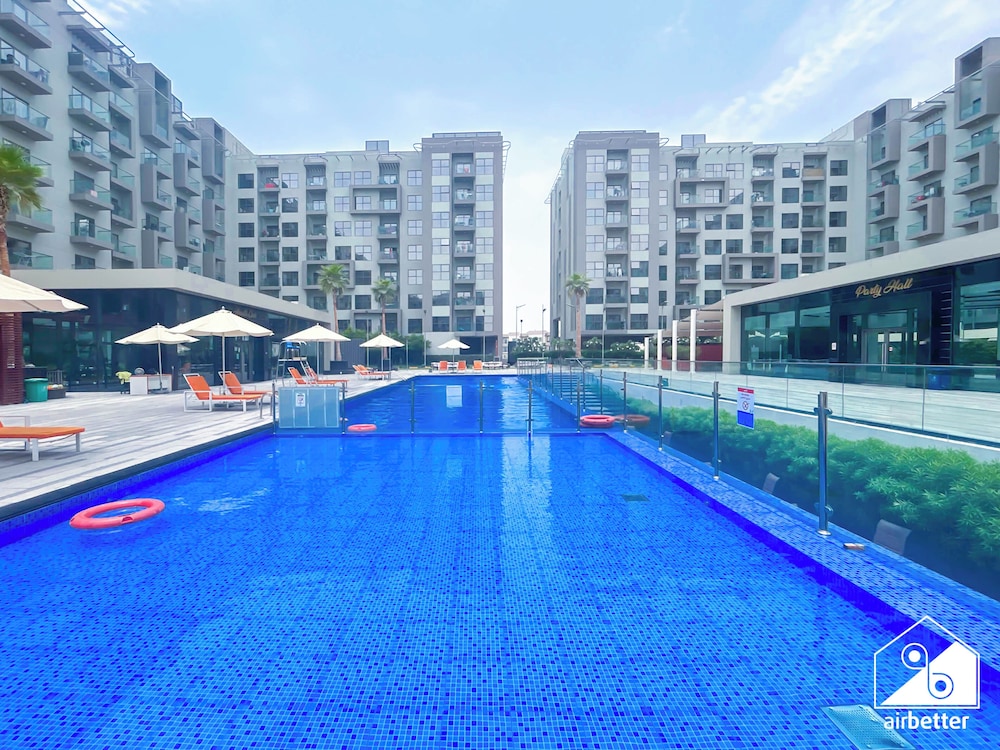 Bright 2bed Family Home: Pool, Gym & Kids Play