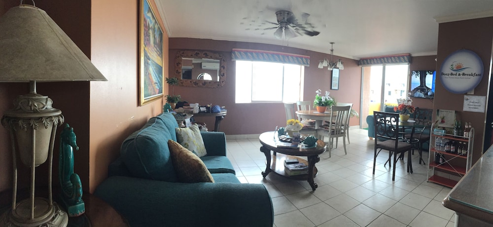 Deez Bed and Breakfast Ocho Rios view 2