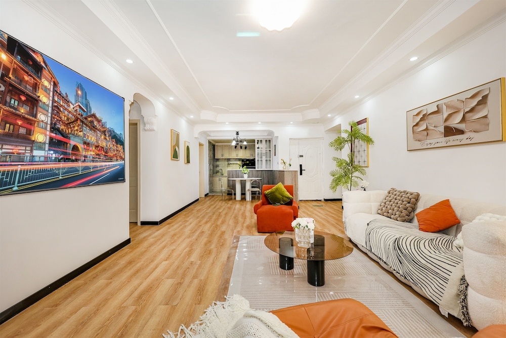 Baihong Riverview Drone Show Apartment