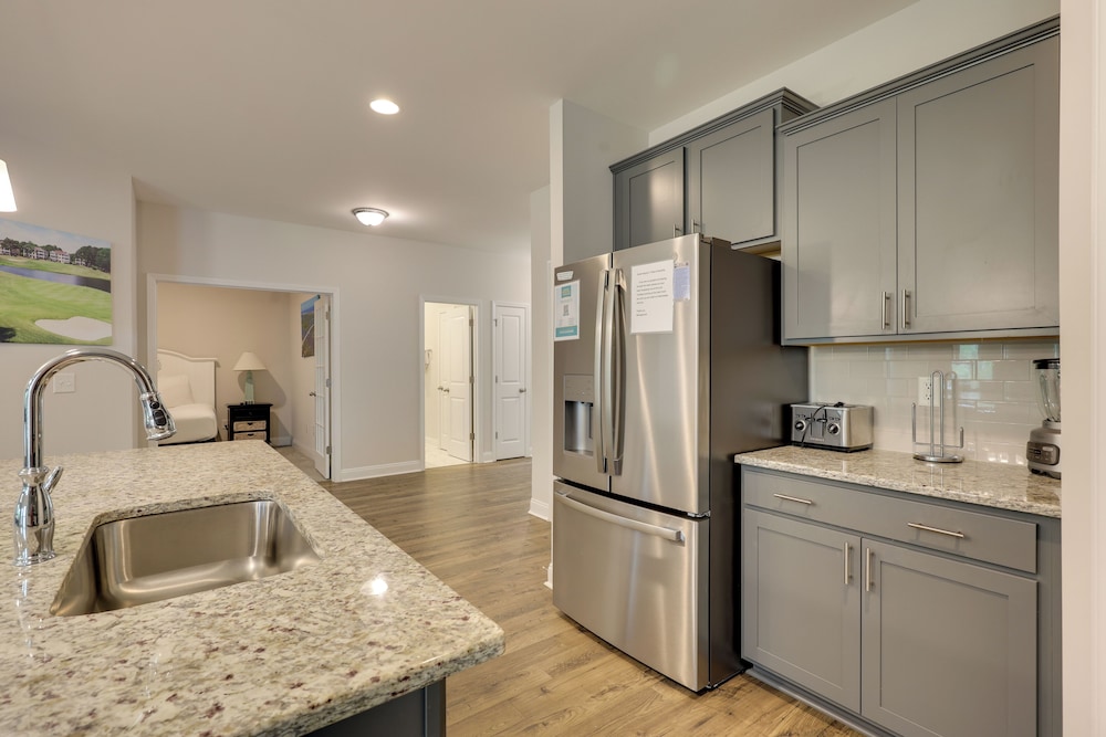 3 Mi to Sand & Surf: Ocean Isle Beach Retreat!