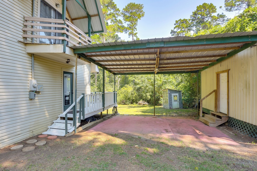Wraparound Porch: Toledo Bend Reservoir Retreat!