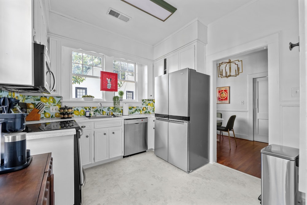 Stylish 3BR Retreat w Porch and garden