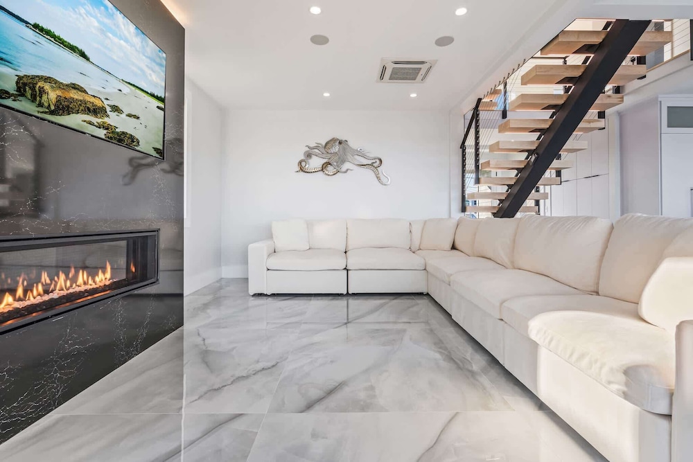 Brand New Home Ocean Views Wolf Appliances