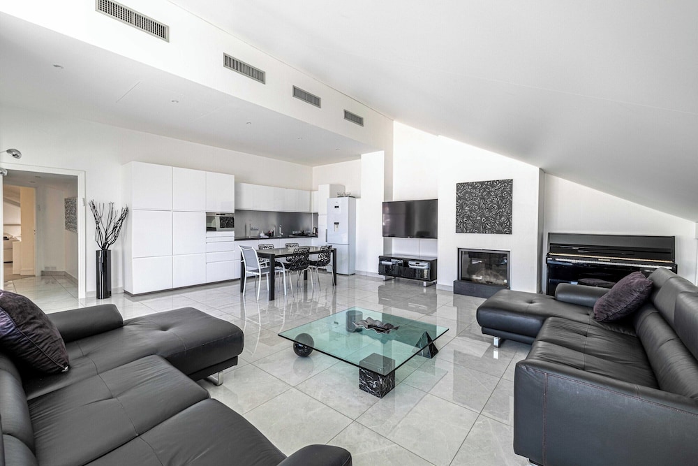 Luxury Penthouse 120ma2 in the Heart of Cannes