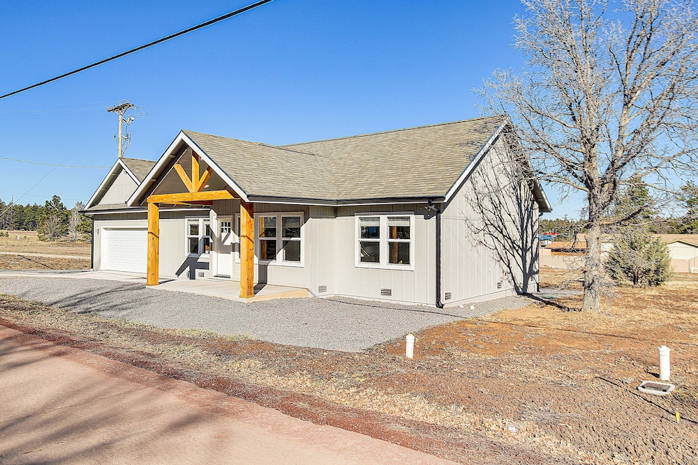 Lakeside Vacation Rental: 4 Mi to Show Low Lake!