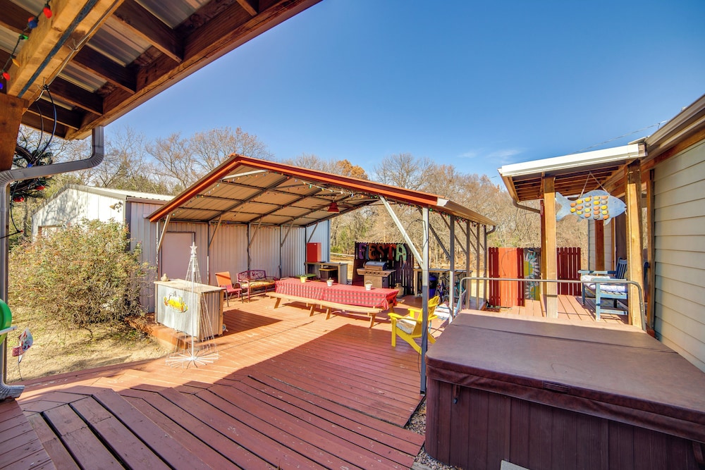 Families Welcome! Home w/ Playground in Kingston