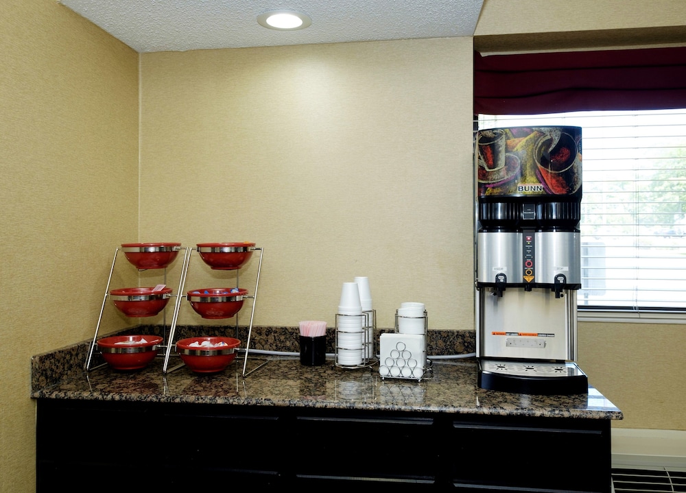 Columbus Vacations - Red Roof Inn Columbus West - Hilliard - Property Image 3