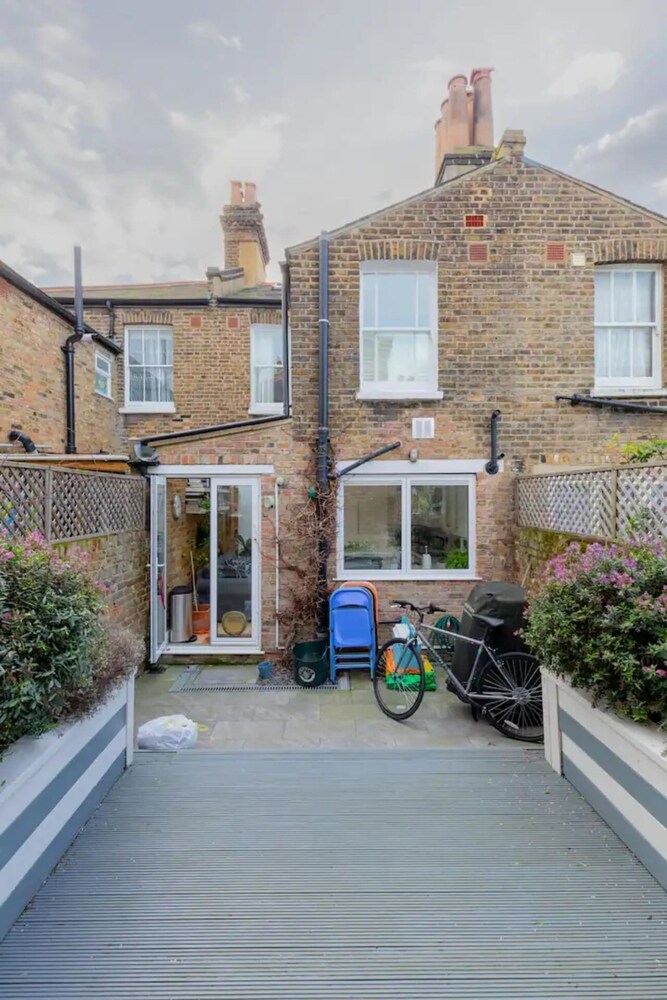 Beautifully Designed 2BD House - by Queen's Park!