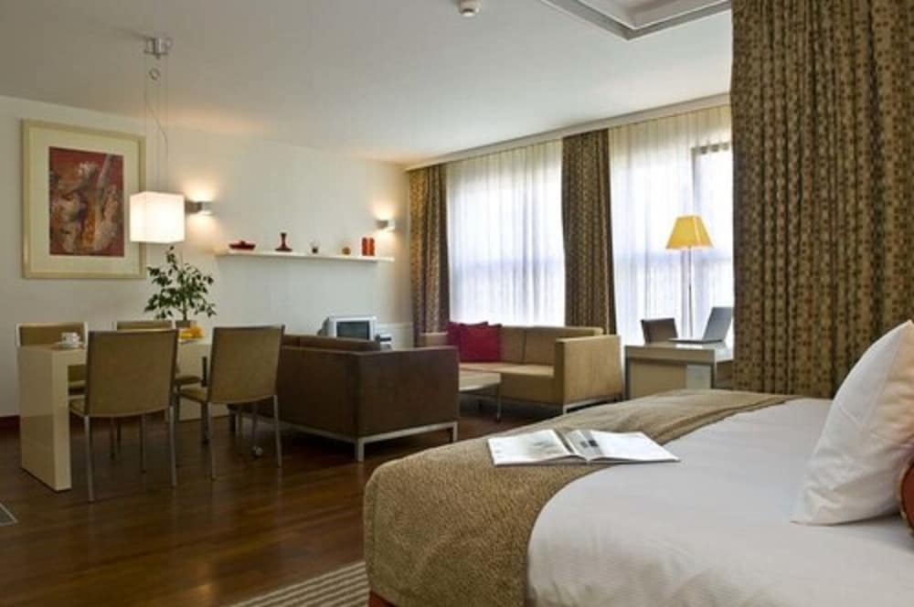 Mamaison Residence Diana - Image 5