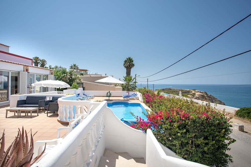 Casa do Sul Modern Villa in Centre of Carvoeiro
