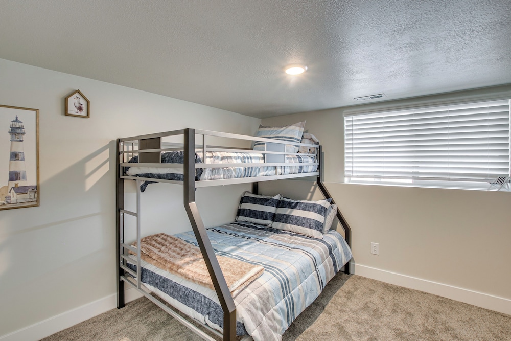 2 Mi to Bear Lake: Mtn-view Gem in Garden City