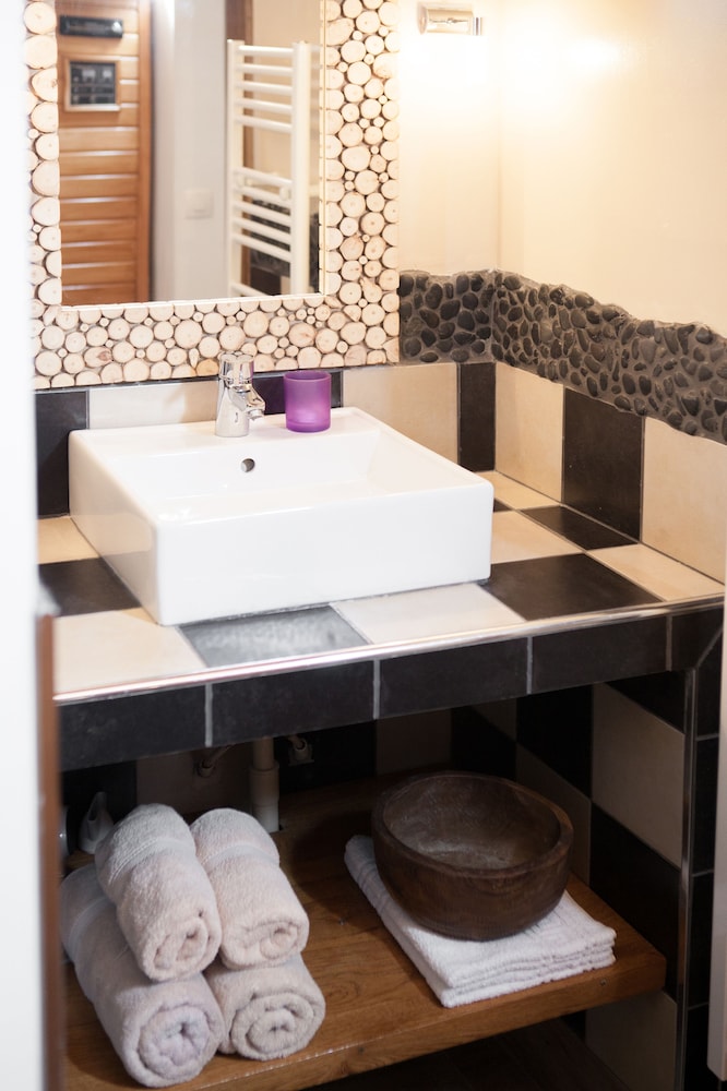 Château Latour Segur Suites & Spa